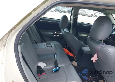 2006 Chrysler 300C z USA, uszkodzony, nr VIN 2C3KA63H46H226531